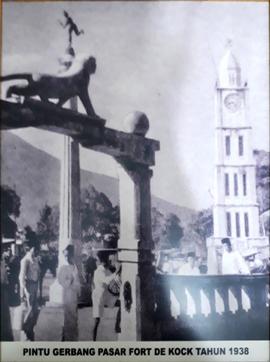 Pintu Gerbang Pasar Fort De Kock Tahun 1938