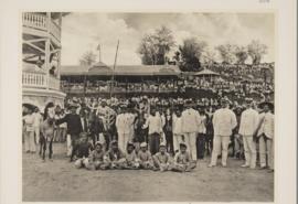 Foto Bersama Usai Acara Pacu Kuda di Fort de Kock Zaman Kolonial Belanda