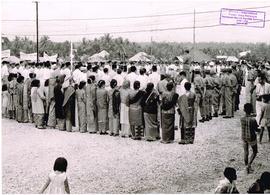 Kodam Sumatera Tengah sampai di Pekan Baru disambut oleh Walikota Pekanbaru Tahun 1957