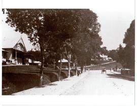 Suasana Jalan di sekitar Residen di Fort De Kock, Bukittinggi