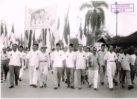 Peninjauan Peserta Upacara Pelantikan Gubernur Jambi oleh KMST Tahun 1957